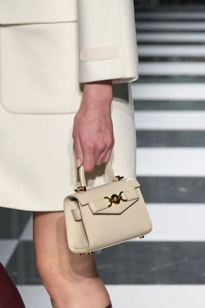 Look 32